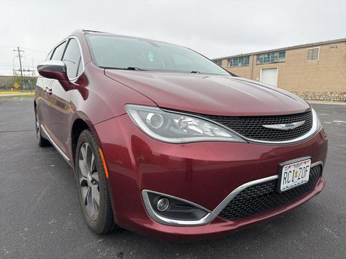 Velvet Red Pearlcoat 2018 Chrysler Pacifica Limited