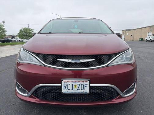 Velvet Red Pearlcoat 2018 Chrysler Pacifica Limited
