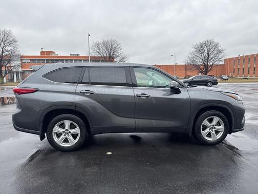 2020 Toyota Highlander LE