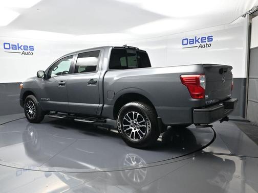 2024 Nissan Titan SV