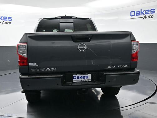 2024 Nissan Titan SV