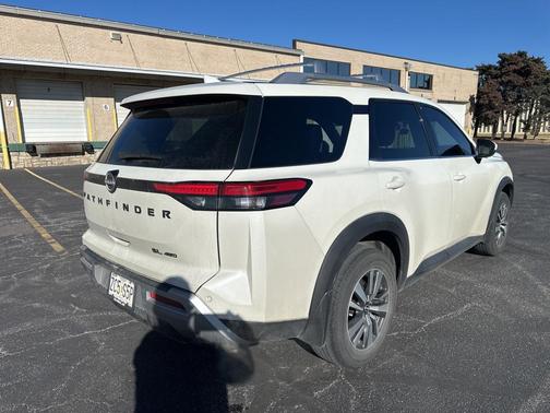2023 Nissan Pathfinder SL 4WD