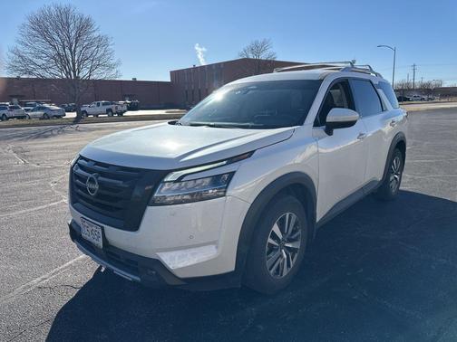 2023 Nissan Pathfinder SL 4WD