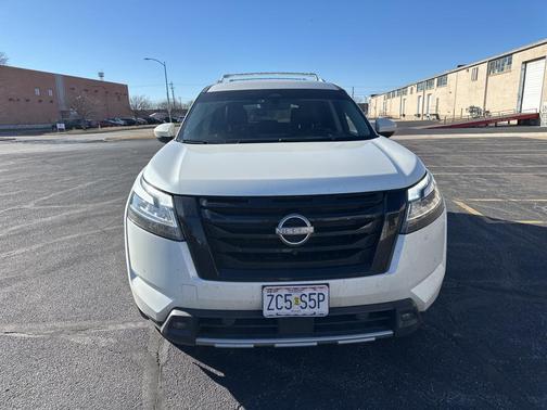2023 Nissan Pathfinder SL 4WD