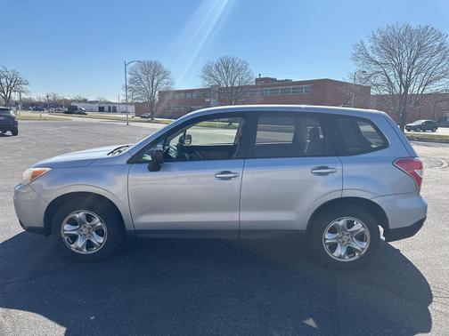 Ice Silver Metallic 2014 Subaru Forester 2.5i