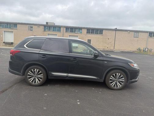 Labrador Black Metallic 2019 Mitsubishi Outlander GT