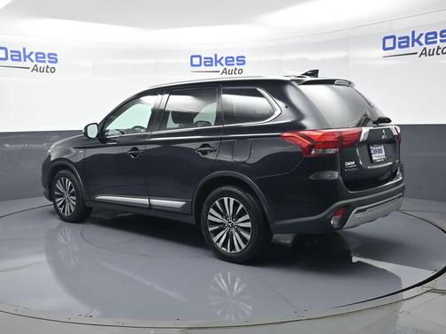 Labrador Black Metallic 2019 Mitsubishi Outlander GT