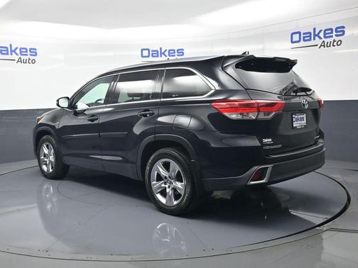 Midnight Black Metallic 2019 Toyota Highlander Limited