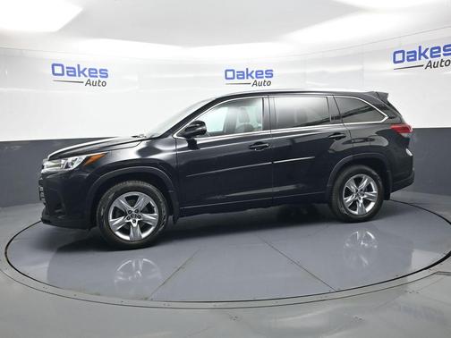 Midnight Black Metallic 2019 Toyota Highlander Limited