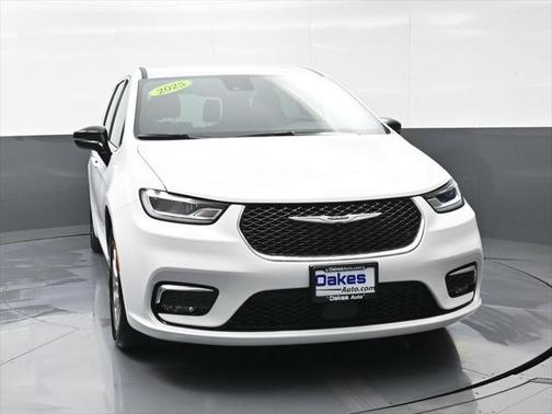2025 Chrysler Pacifica L