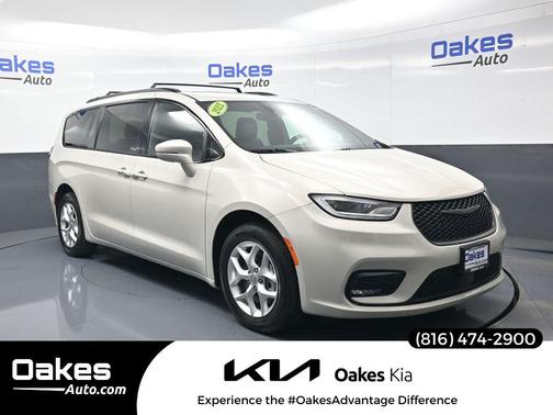 Luxury White Pearlcoat 2021 Chrysler Pacifica Limited