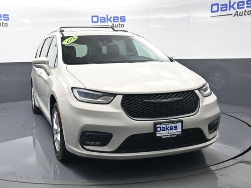 Luxury White Pearlcoat 2021 Chrysler Pacifica Limited