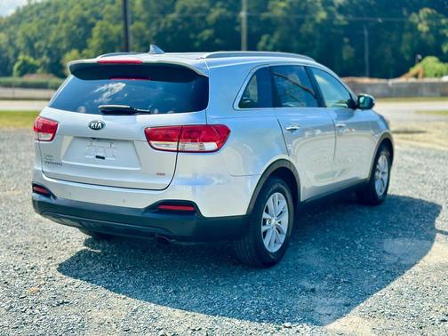 2018 Kia Sorento LX