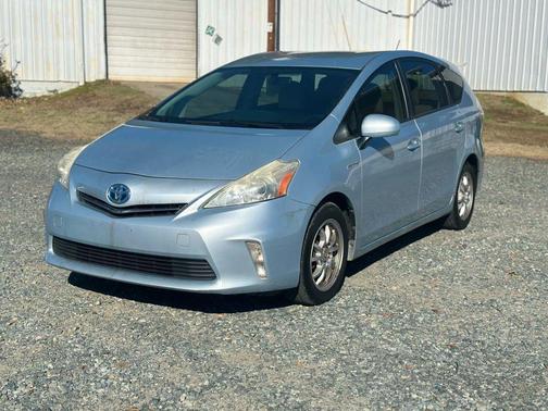 2014 Toyota Prius v Two