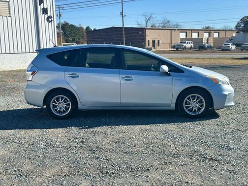 2014 Toyota Prius v Two