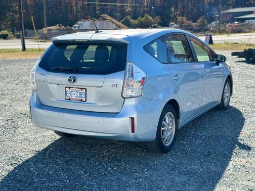2014 Toyota Prius v Two