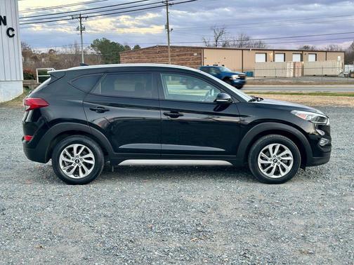 2017 Hyundai TUCSON SE Plus