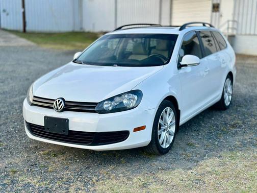 White 2013 Volkswagen Jetta SportWagen SE