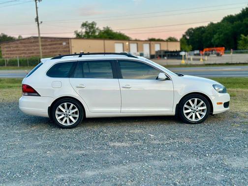 White 2013 Volkswagen Jetta SportWagen SE