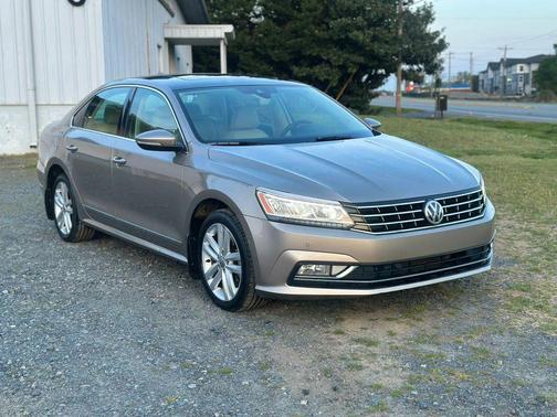 Gold 2016 Volkswagen Passat 1.8T SEL