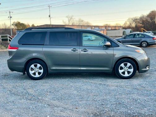 2012 Toyota Sienna LE