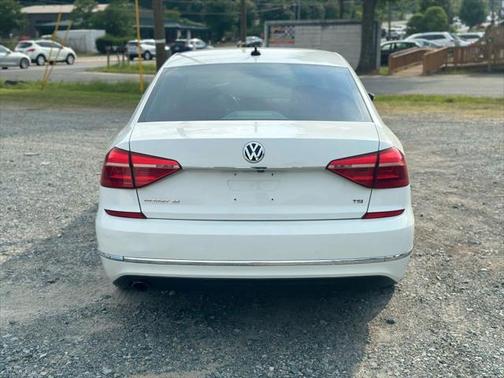 2016 Volkswagen Passat 1.8T SE