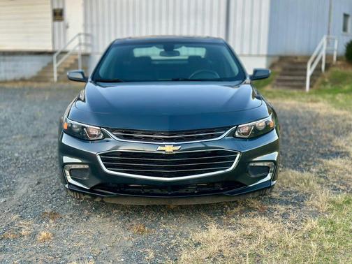 Gray 2018 Chevrolet Malibu LT