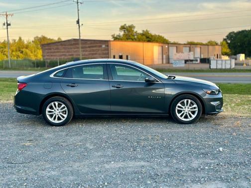 Gray 2018 Chevrolet Malibu LT