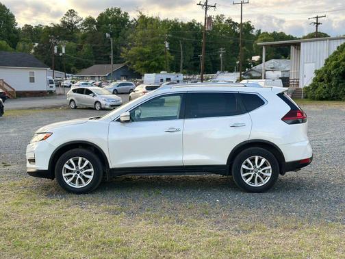 White 2018 Nissan Rogue SV
