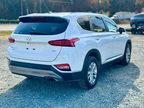 2019 Hyundai SANTA FE SE 2.4