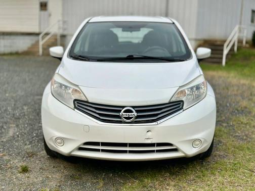 White 2015 Nissan Versa Note SV
