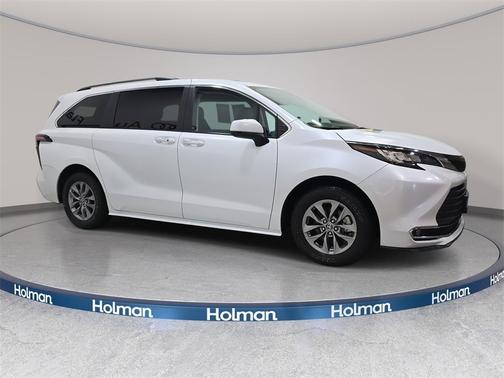 2023 Toyota Sienna XLE