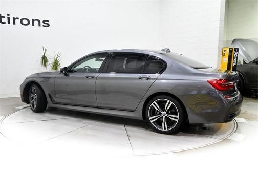 2019 BMW 750 i