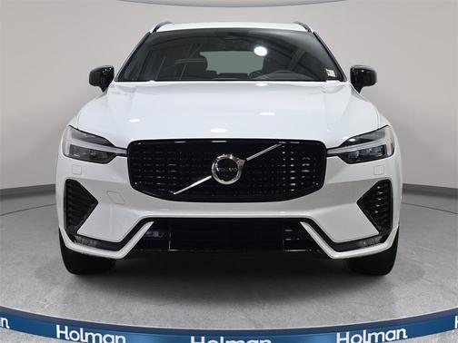2023 Volvo XC60 B5 Plus Dark Theme
