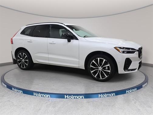 2023 Volvo XC60 B5 Plus Dark Theme