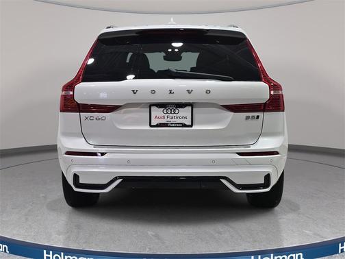 2023 Volvo XC60 B5 Plus Dark Theme