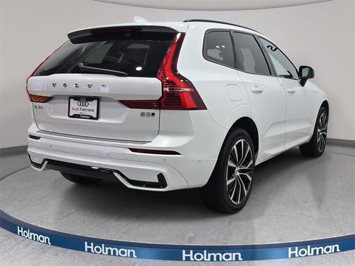 2023 Volvo XC60 B5 Plus Dark Theme