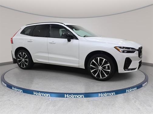 2023 Volvo XC60 B5 Plus Dark Theme
