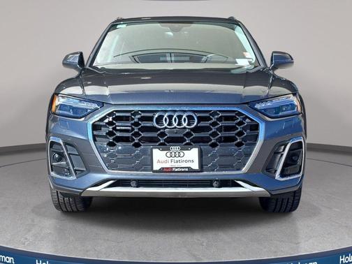 Daytona Gray Pearl Effect 2024 Audi Q5 e 55 S line quattro Premium