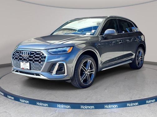 Daytona Gray Pearl Effect 2024 Audi Q5 e 55 S line quattro Premium