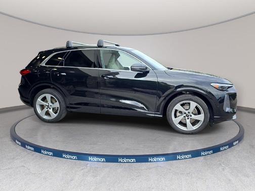Mythos Black Metallic 2025 Audi Q5 2.0T quattro Premium