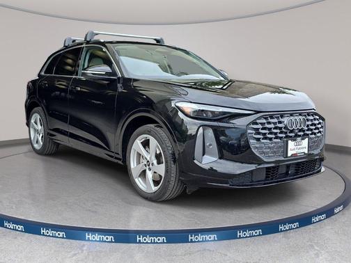 Mythos Black Metallic 2025 Audi Q5 2.0T quattro Premium