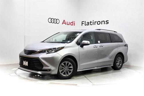 2023 Toyota Sienna XLE