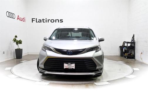 2023 Toyota Sienna XLE