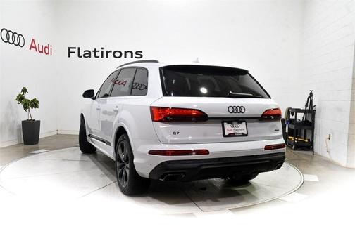 2025 Audi Q7 55 Premium Plus