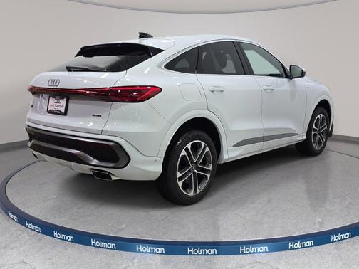 White 2026 Audi Q5 PLUS