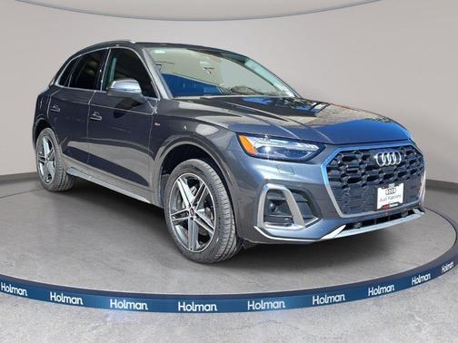 Daytona Gray Pearl Effect 2024 Audi Q5 e 55 S line quattro Premium