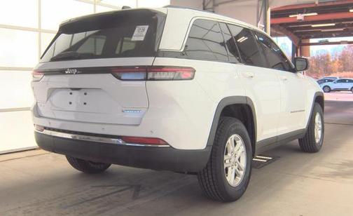 2022 Jeep Grand Cherokee Laredo