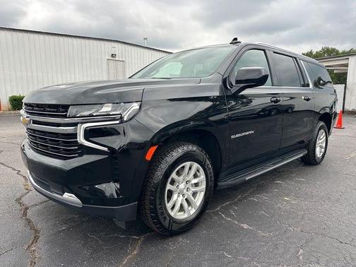 2023 Chevrolet Suburban LT