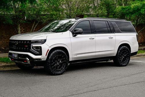 2025 Chevrolet Suburban 4WD Z71